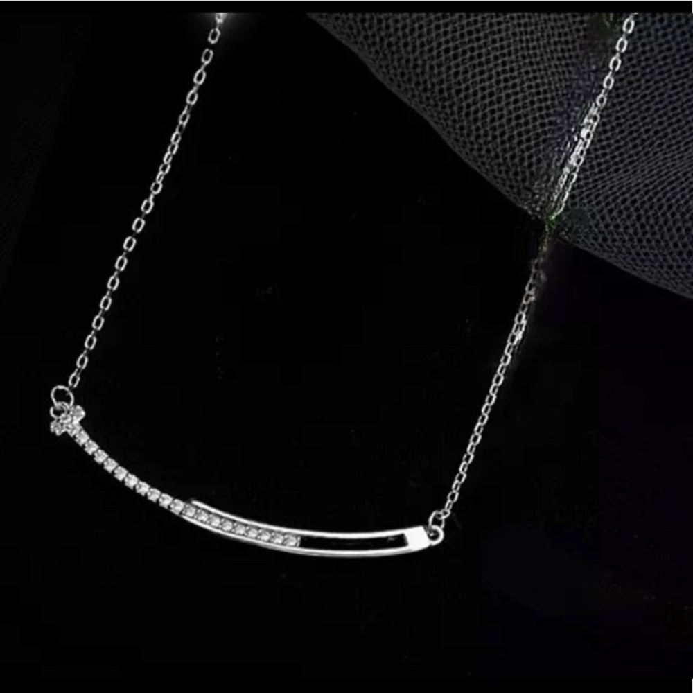 Feel Chic & Stunning | Silver Smiley Necklace Accessory Jewelry